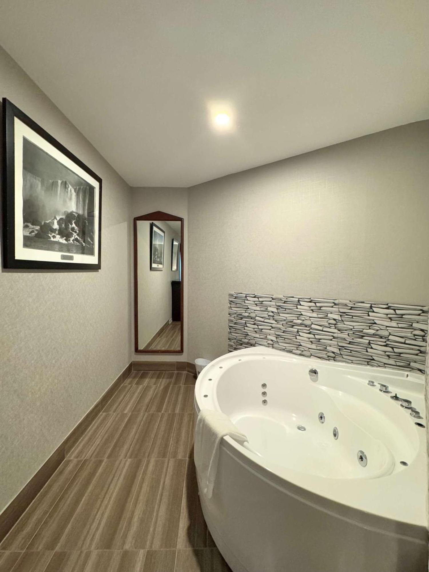 Big Bird Inn Wawa, Surestay Collection By Best Western Eksteriør billede